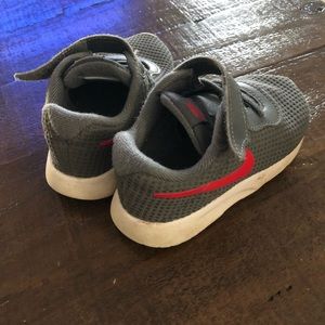 Nike size 7 toddler shoes
